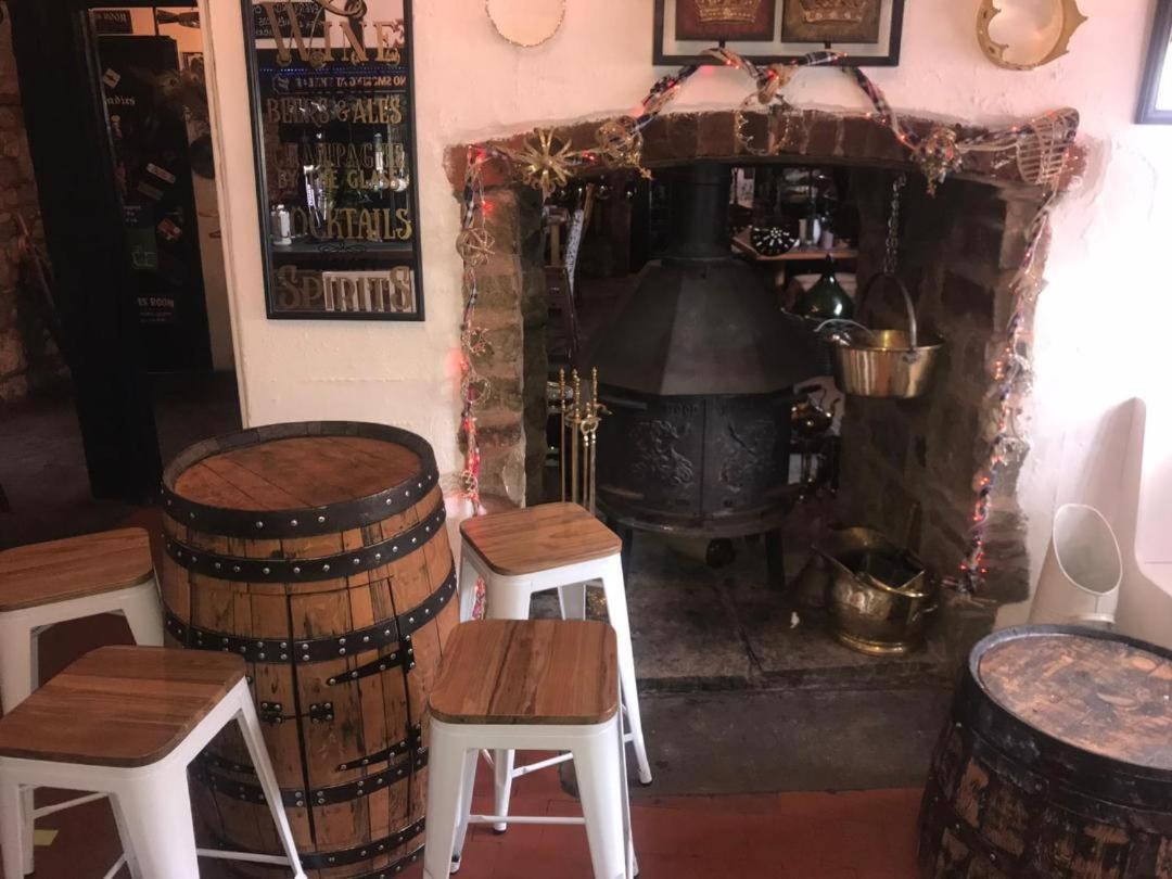 The Crown Inn Lea Экстерьер фото